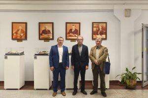 Рядом с ректорами МФТИ прошлых лет